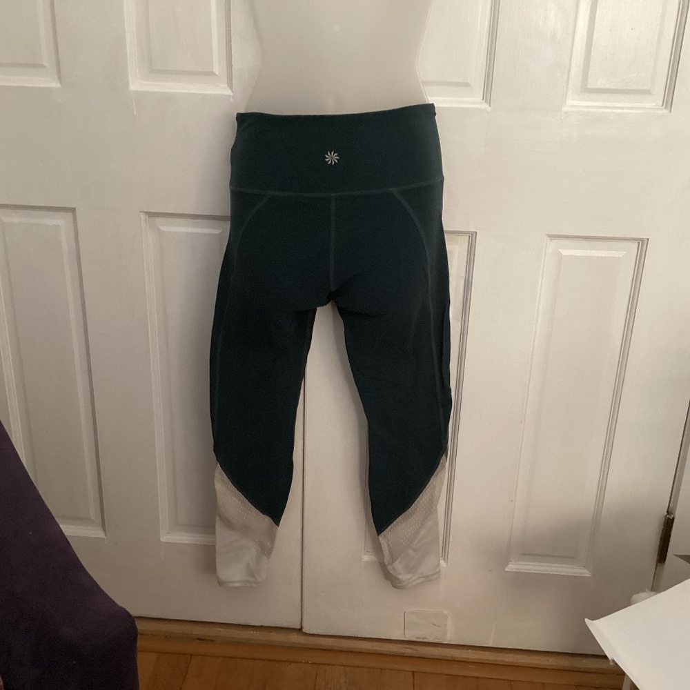ATHLETA Capri Legging size S.